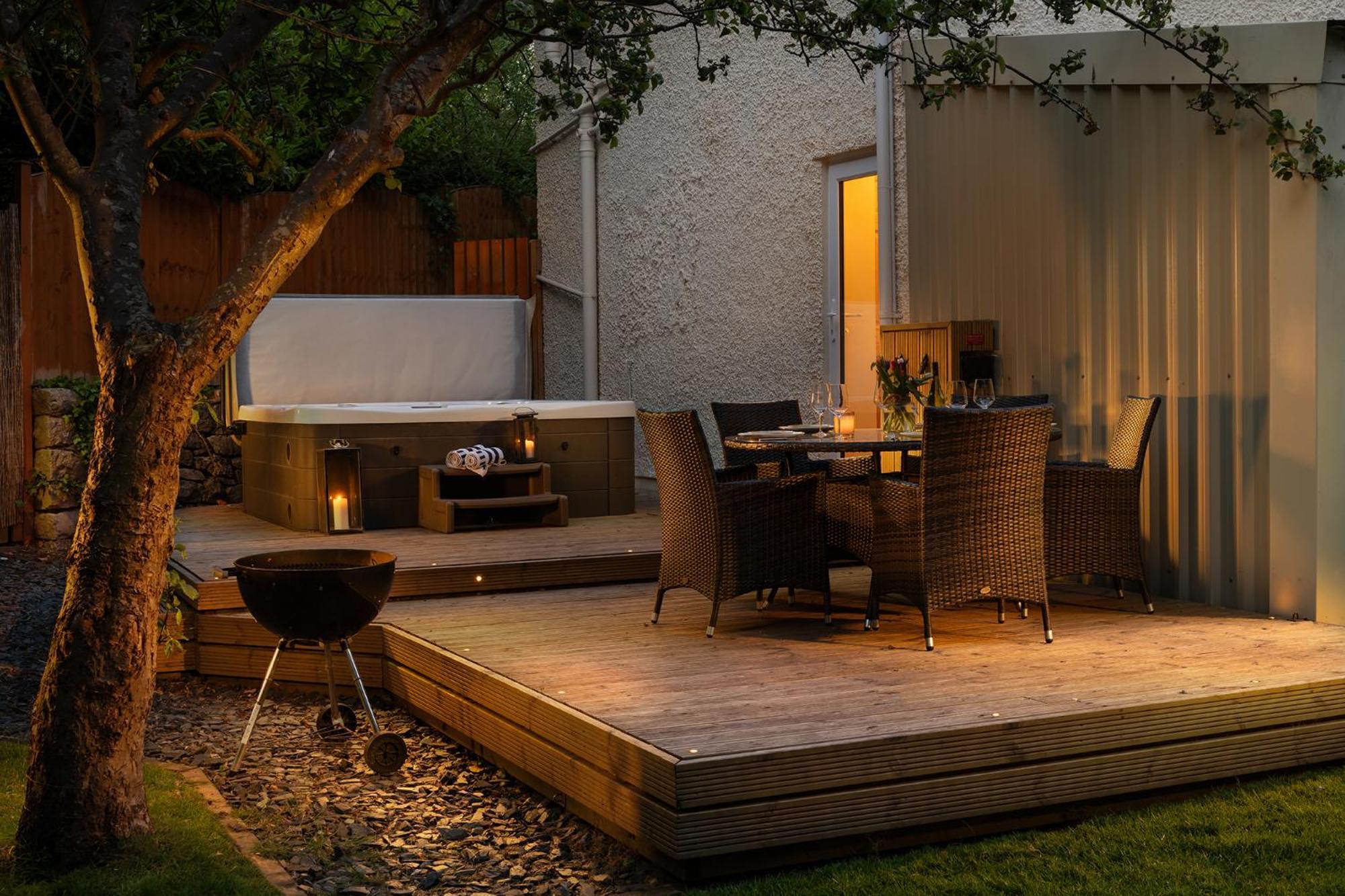 The Coachhouse - Cottage With Private Hot Tub Colwyn Bay Eksteriør billede