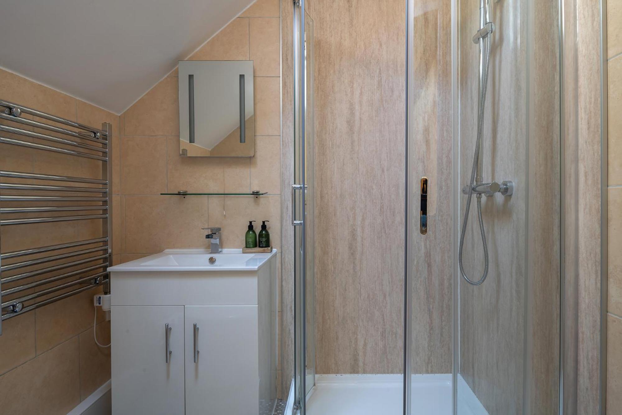 The Coachhouse - Cottage With Private Hot Tub Colwyn Bay Eksteriør billede